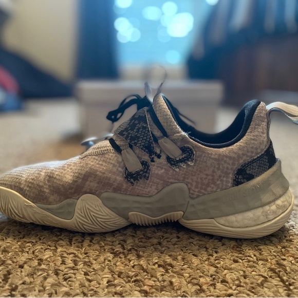 Trae Young 1 “Snakeskin” - Picture 2 of 5